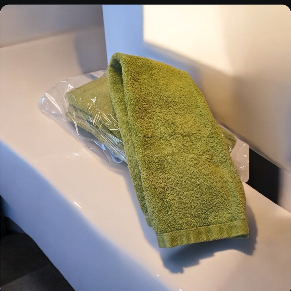 Hand Towels Green 100% Cotton By TRUE COLORS 3 Piece Set